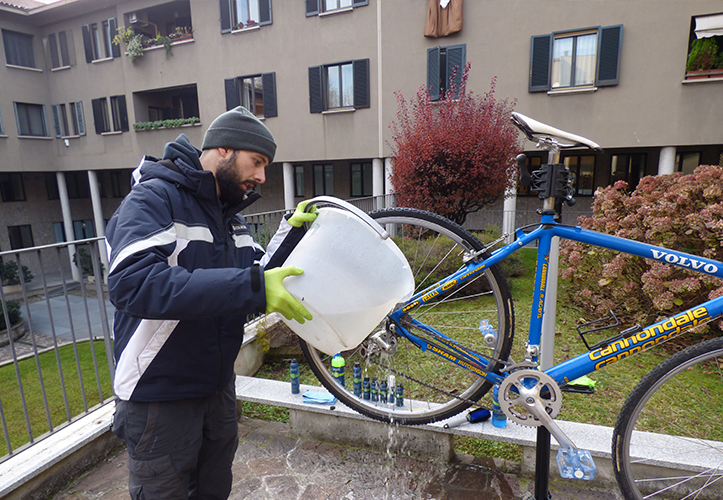 Risciacquo della bici da corsa